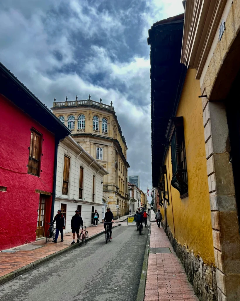 fachadas bogota contacto